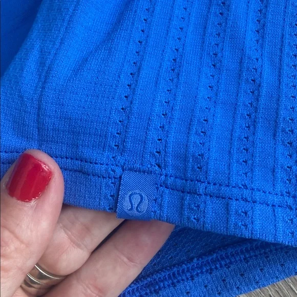 ((2 PIECE)) LULULEMON WORKOUT TOP BUNDLE SIZE 8/MEDIUM EEEUC - Picture 5 of 9